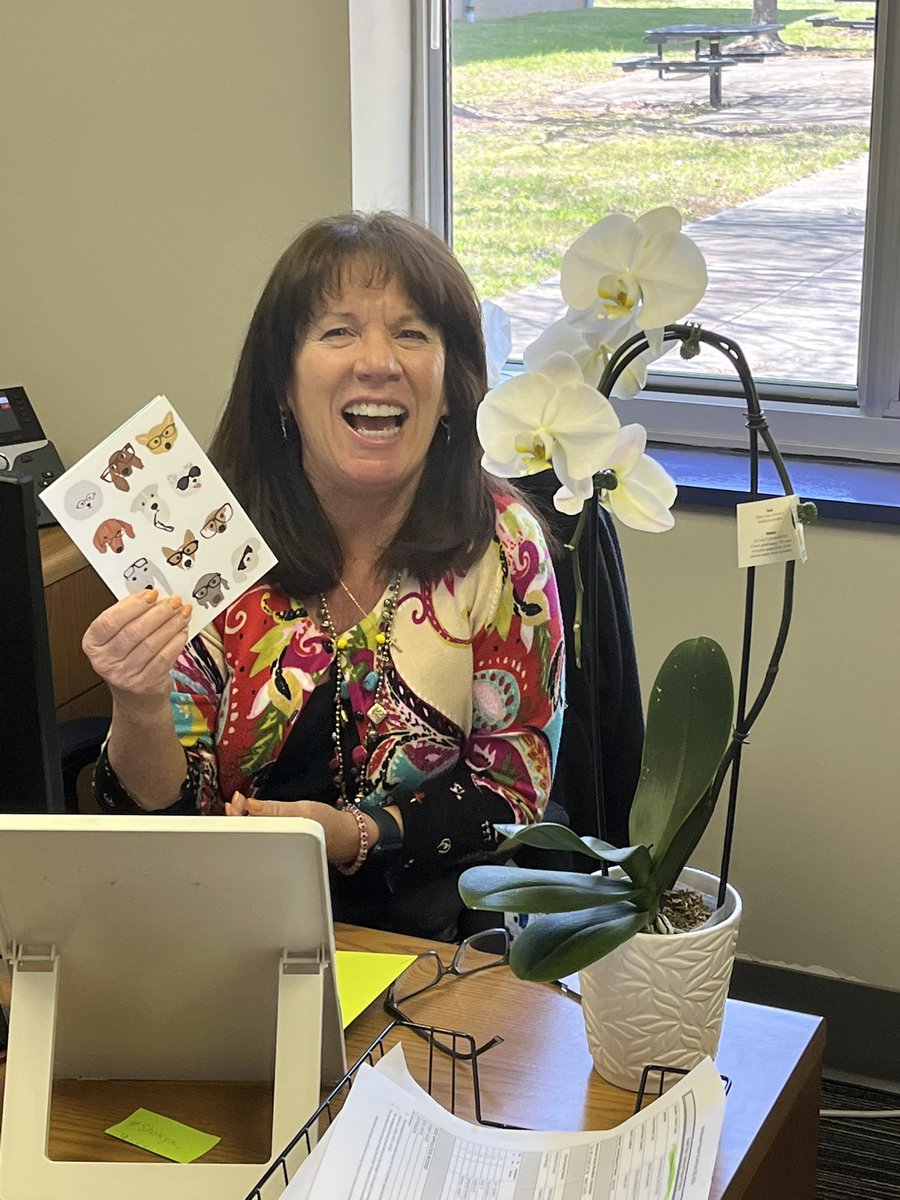 Special shout-out to  @DDMSBuzz own Data Manager <a href="/KandieAol/">KFC2</a> on this Data Manager Appreciation Day! I haven’t seen her smile this big since <a href="/TomBrady/">Tom Brady</a> came out of retirement!!!