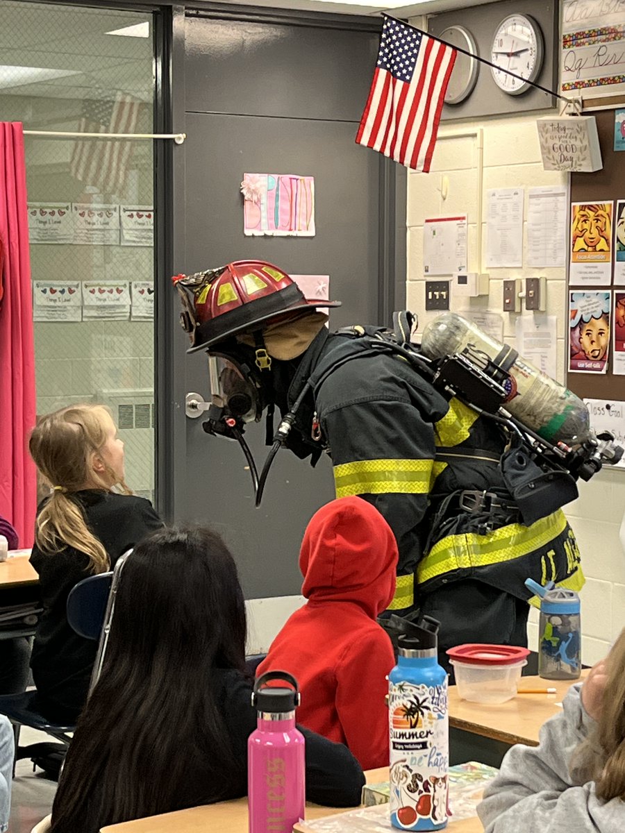 ccsd21poe's tweet photo. Another great visit with Firefighter Mark from the Arlington Heights Fire Department. Our 3rd graders learned about fire safety and had a chance to ask some great questions. #21learns #look4thegood #silverlinings https://t.co/59L0j4bVdZ