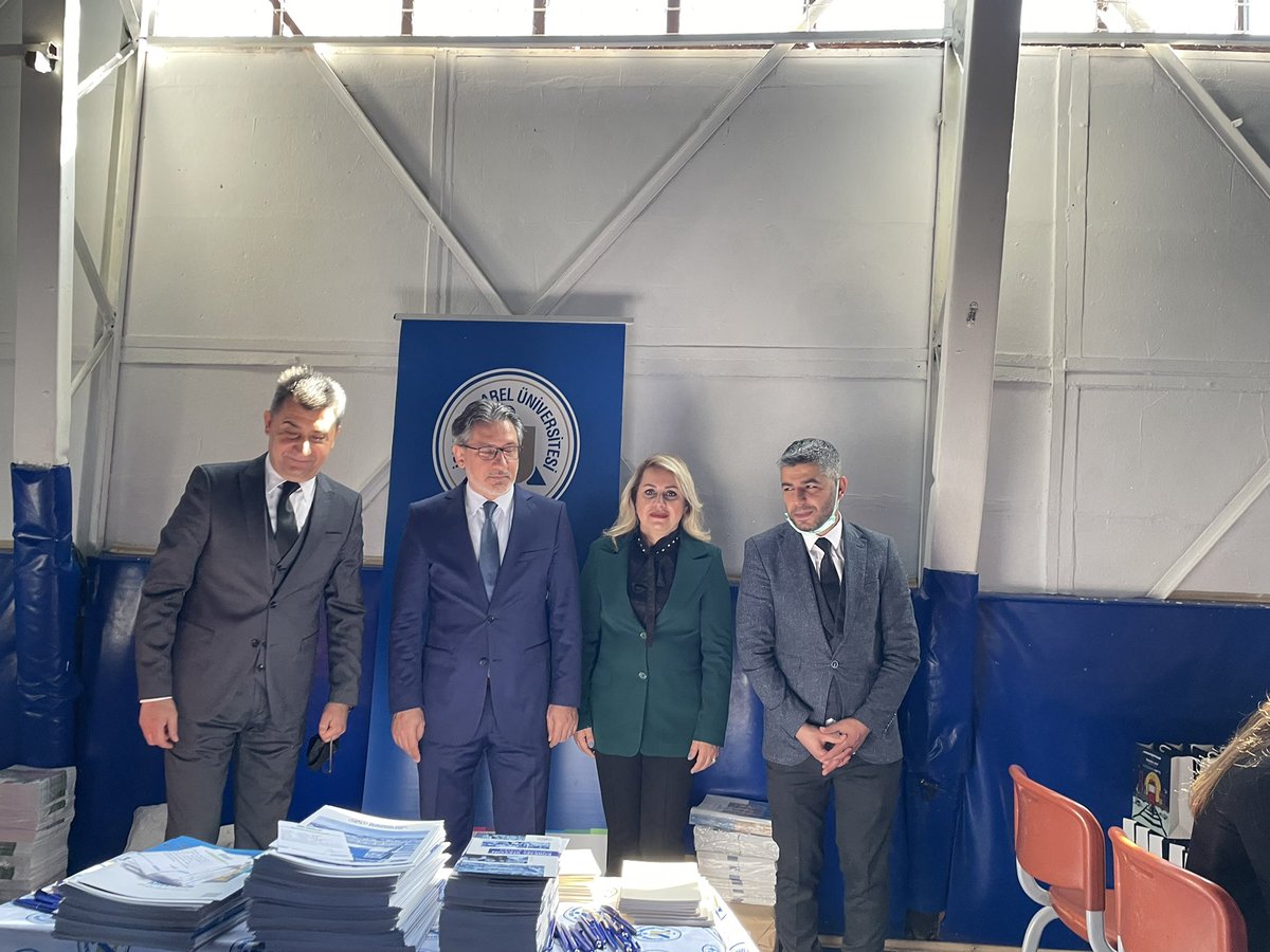 6.Kariyer günleri fuarımız İlçe müdürümüz Sayın Muhammed Fatih Çepni’nin ,şube müdürlerimiz Erol Demir ,Kürşat Arzuoğlu ‘nun ve değerli okul müdürlerimizin katılımıyla gerçekleşti.<a href="/BakirkoyMEM/">Bakırköy İlçe Millî Eğitim Müdürlüğü</a> <a href="/istanbulilmem/">İstanbul İl Millî Eğitim Müdürlüğü</a>