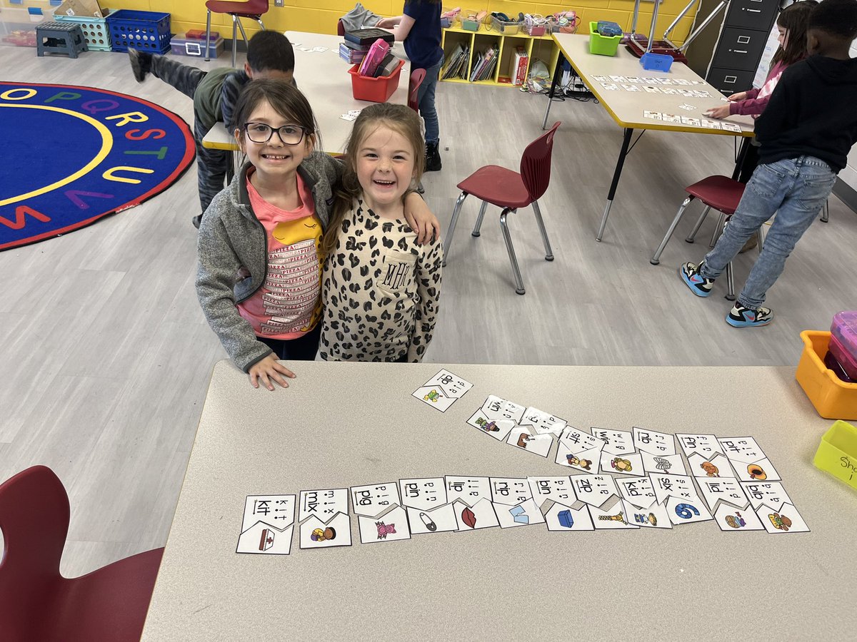 MsErinRobinette's tweet photo. These kinders are #otterlyawesome at CVC puzzle work! @plainviewElem https://t.co/xF5dSAWbzx