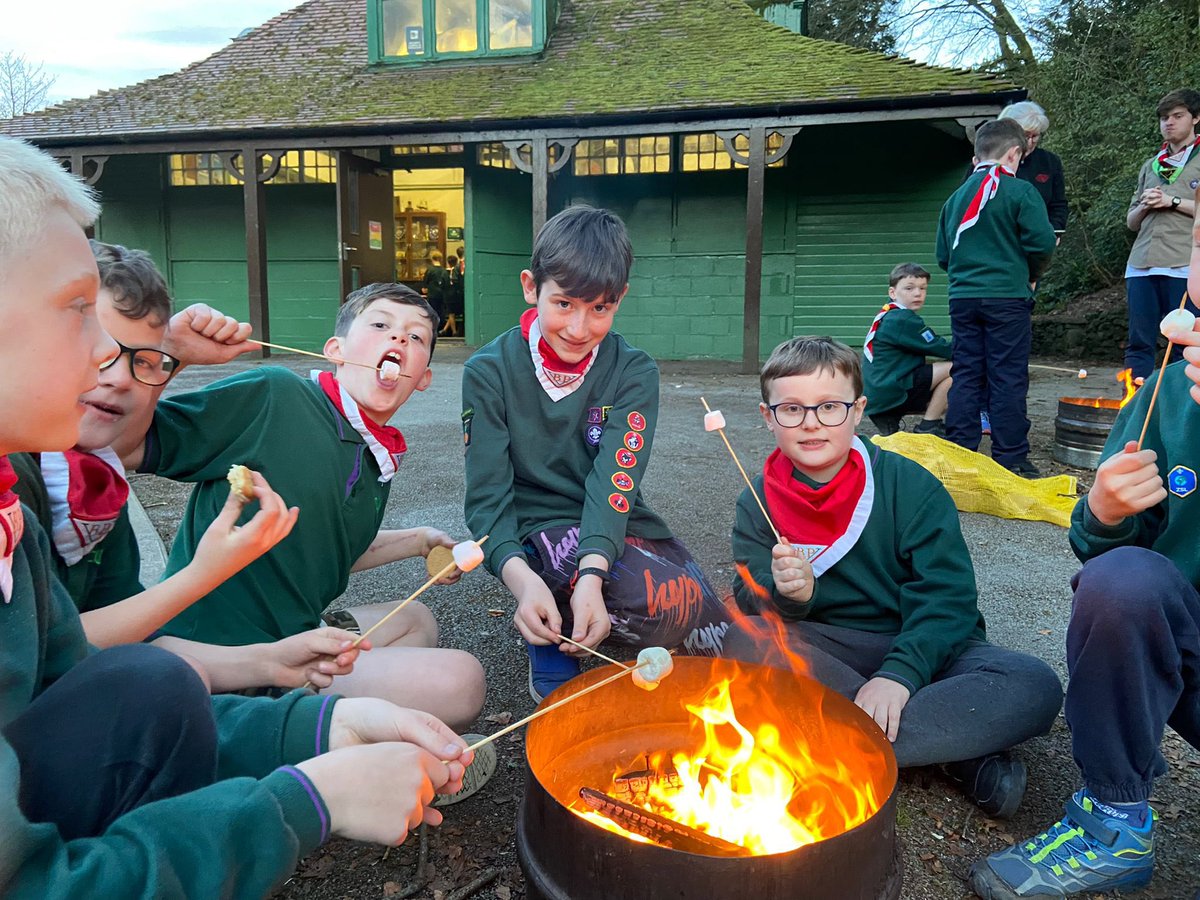 boldventurepar1's tweet photo. Good night tonight building fires and toasting marshmallows #cubscouts #firelightingskills #skillsforlife. https://t.co/WBOOKfu1lx