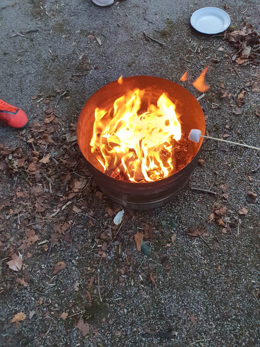 boldventurepar1's tweet photo. Good night tonight building fires and toasting marshmallows #cubscouts #firelightingskills #skillsforlife. https://t.co/WBOOKfu1lx