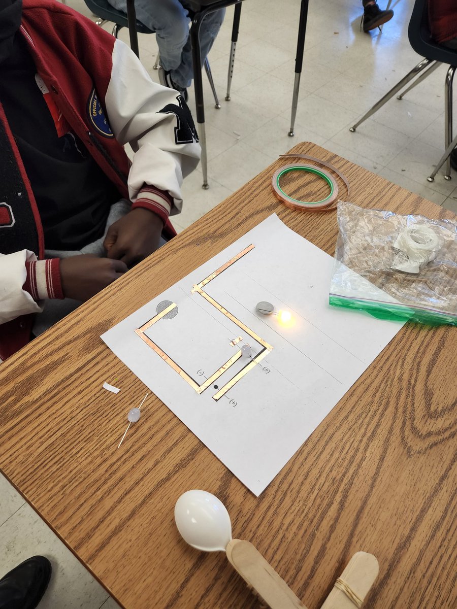 CheckOnChelsie's tweet photo. Thank you @VCUENGR for an awesome STEM Day today at Miles Jones! My 5th graders had so fun today! #STEMeducation #FutureEngineers https://t.co/M3Dm2itfCt