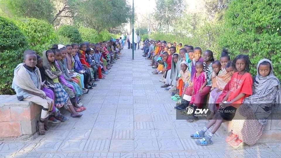 AlghamAnwar's tweet photo. It is a very heartbreaking photo. They are the children of Axum Tigray. They queued to get one bread for each others. The #siege of Tigray must end now https://t.co/xdRjGwWBfn https://t.co/JhspBAClHF