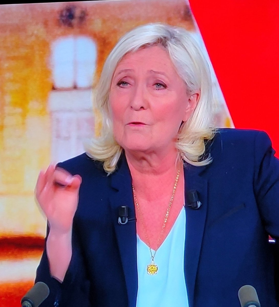 huretlo's tweet photo. #debatmacronlepen
C'est long.. mais c'est long
#presidentielles2022 https://t.co/E1rR78ITgC