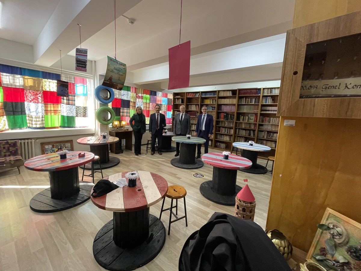Sıfır Atık Kütüphanemizi değerli İlçe Müdürümüz Muhammed Fatih Çepni ,Şube müdürlerimiz Kürşat Arzuoğlu , Erol Demir ve okul müdürlerimiz ziyaret etti.<a href="/BakirkoyMEM/">Bakırköy İlçe Millî Eğitim Müdürlüğü</a> <a href="/istanbulilmem/">İstanbul İl Millî Eğitim Müdürlüğü</a>