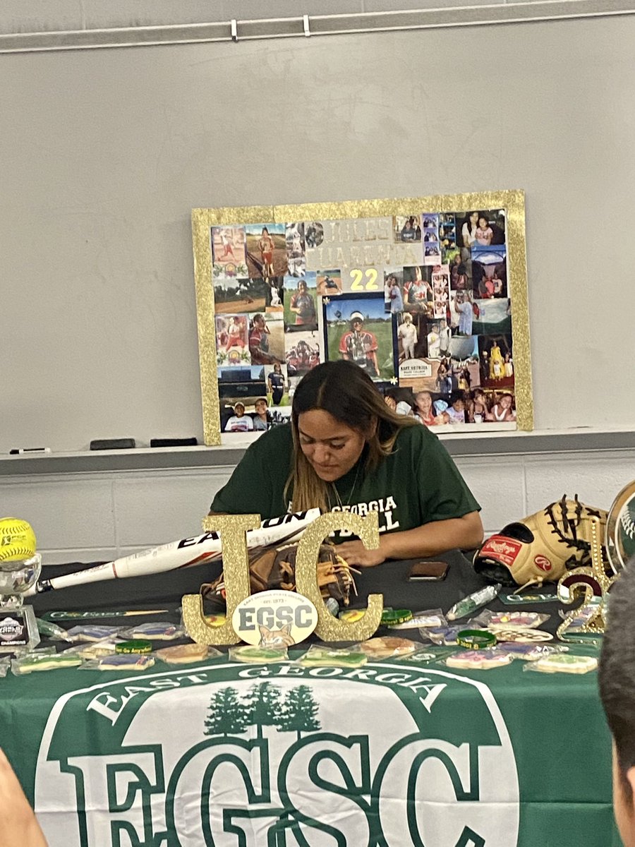 KCTigerSoftball's tweet photo. Congratulations to @JulesE40 on signing her NLI to play softball at East Georgia State College! Big things ahead! https://t.co/hqr5bOPZu9