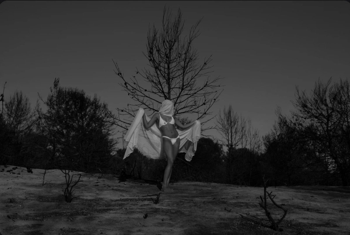 One of my #NFT I like the most and still not on sale 🥶
I'm so curious about what's happening in #nftphotography

- Shill your #nft from any marketplace 
- Only photo
- Retweet and Tag an #nftphotographer you like 

I'm recently in love with <a href="/PelosoFederica/">Federica Peloso</a> 💙

#NFTCommmunity