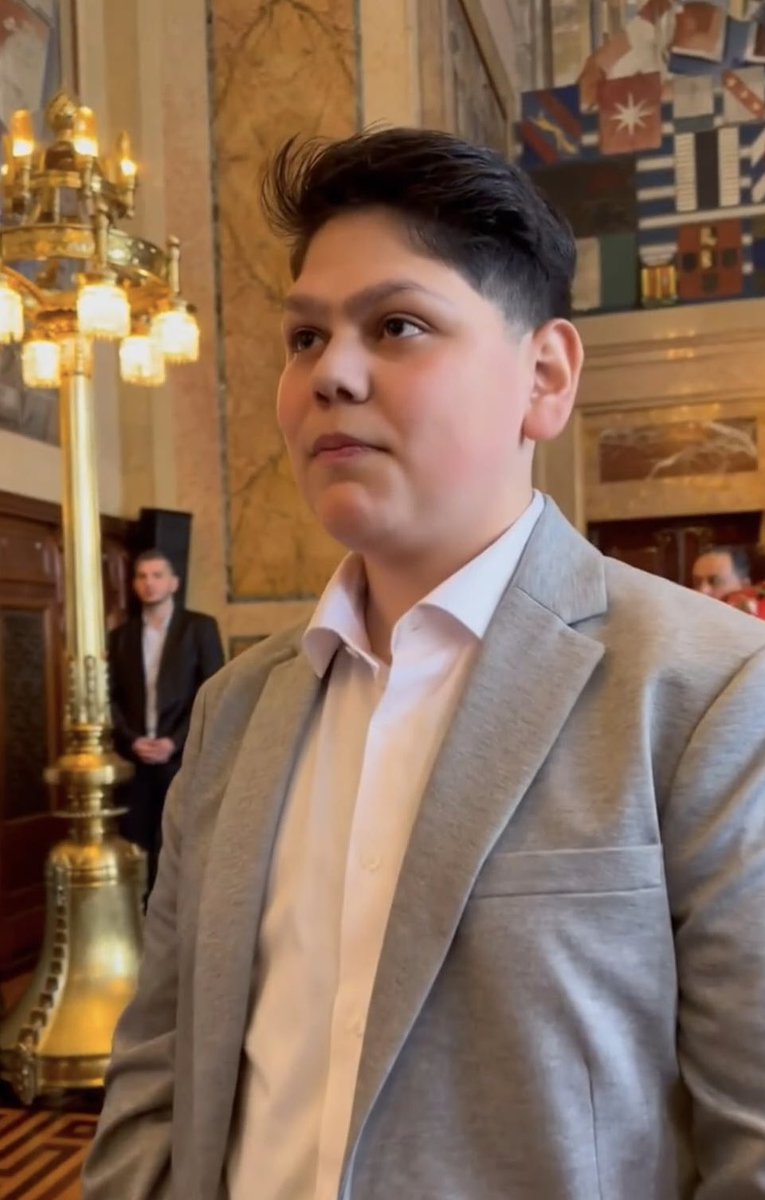 Vandaag heeft Atilla Gürtuna de eed afgelegd, waarmee hij wijkraadslid is voor Hillesluis. 

We zijn als <a href="/EMIopzuid/">EMI - Hogeschool Rotterdam</a> apetrots op onze stagiair. Atilla, veel succes met deze mooie taak. 🙏🏽💪🏼👍🏽

#MakeItHappen