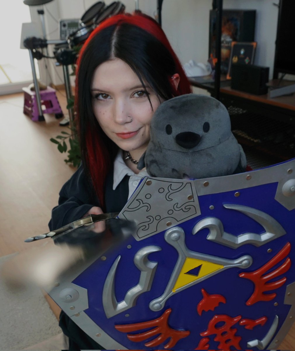hyrunicorn's tweet photo. yeah i know my #pcrowplush looks real squishy but touch it and you'll get to taste the blade >:(
@PointCrow https://t.co/cFq6RzvKB8