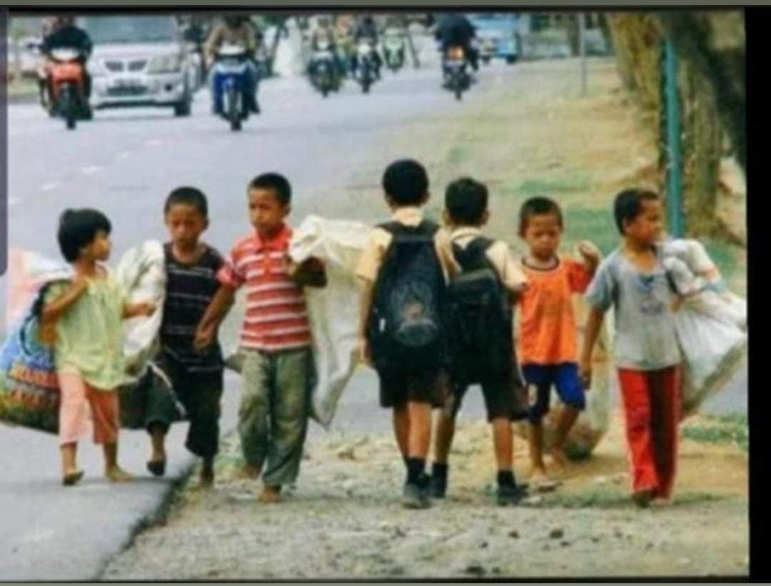 iam_ibb1's tweet photo. One life in two different way https://t.co/29UWs1xr9M