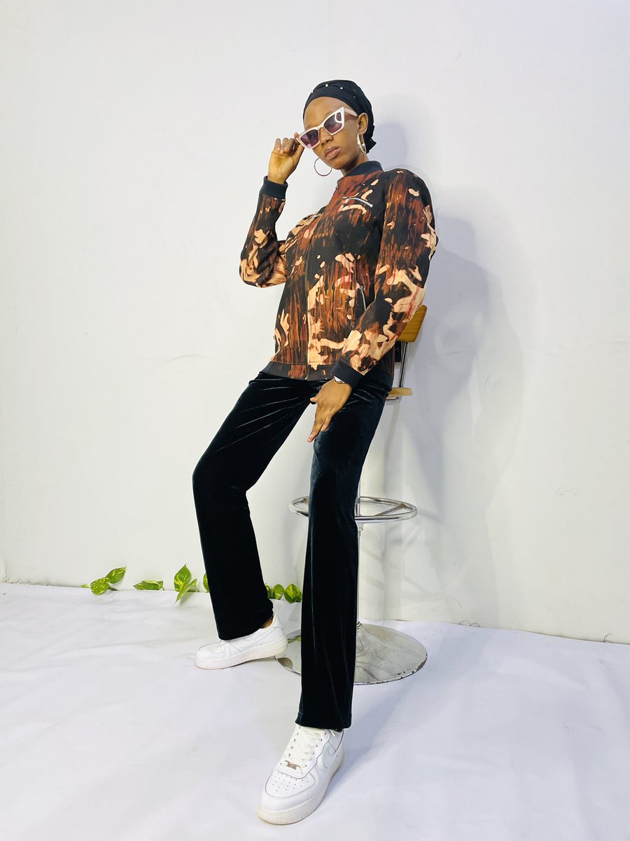 TeesmallInfo's tweet photo. What’s your fashion style? #AfricanBeauty #africanfashion #garatiedye #Jackets https://t.co/pPk6M8FhyA