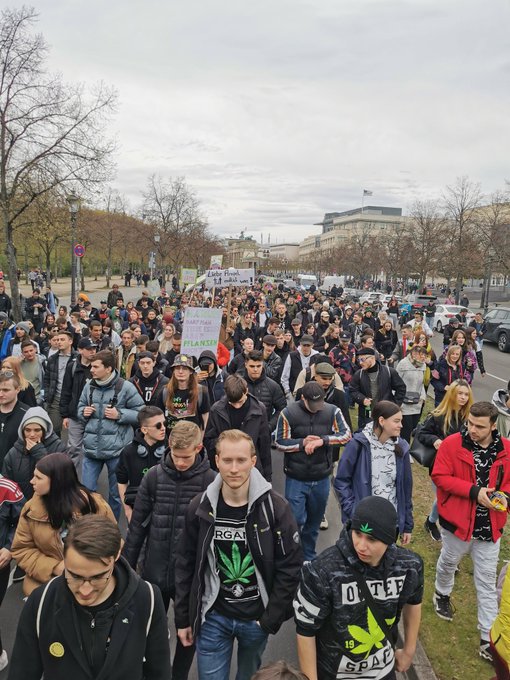 Der #Weedmob in real @jugendrichtermueller @leapdeutschland @brokkolisseur @OrangeUtane https://t.co<a href="/tag/weedmob"class="tags">#Weedmob</a><a class="tags" target="_blank" title="On Twitter" href="/?out=eyJ0eXAiOiJKV1QiLCJhbGciOiJIUzUxMiJ9.eyJpYXQiOjE3MjM3MjQ1NjcsImlzcyI6InR3cG9ybnN0YXJzLmNvbSIsIm5iZiI6MTcyMzcyNDU2NywiZXhwIjoxNzU1MjYwNTY3LCJyZWRpcmVjdF91cmwiOiJodHRwczovL3R3aXR0ZXIuY29tL2p1Z2VuZHJpY2h0ZXJtdWVsbGVyIn0.XjxxQE6okC1CEAqrrb46KFgfj4pih5qn9_cpI3QT2HdzLMx1quJZOD5zHXhqw53BqhI9-poQOovaPGY8wn6Q7w">@jugendrichtermueller</a><a class="tags" target="_blank" title="On Twitter" href="/?out=eyJ0eXAiOiJKV1QiLCJhbGciOiJIUzUxMiJ9.eyJpYXQiOjE3MjM3MjQ1NjcsImlzcyI6InR3cG9ybnN0YXJzLmNvbSIsIm5iZiI6MTcyMzcyNDU2NywiZXhwIjoxNzU1MjYwNTY3LCJyZWRpcmVjdF91cmwiOiJodHRwczovL3R3aXR0ZXIuY29tL2xlYXBkZXV0c2NobGFuZCJ9.fpOBl1dSTrzMsdxbYARwpCXgxZSoxF7TpD_9FeEvrjMt9awcSENghefrWddBhHDieT4_pgh34tsUsA1cYYp2-g">@leapdeutschland</a><a class="tags" target="_blank" title="On Twitter" href="/?out=eyJ0eXAiOiJKV1QiLCJhbGciOiJIUzUxMiJ9.eyJpYXQiOjE3MjM3MjQ1NjcsImlzcyI6InR3cG9ybnN0YXJzLmNvbSIsIm5iZiI6MTcyMzcyNDU2NywiZXhwIjoxNzU1MjYwNTY3LCJyZWRpcmVjdF91cmwiOiJodHRwczovL3R3aXR0ZXIuY29tL2Jyb2trb2xpc3NldXIifQ.33q8GCHaVcpkDOwzq-DDpY-_-23GkWSTBHvmf-WR5ZoLsnSa0J5vdLMMnfuXxcElHbvaLHnlpX4nhOSm5vx8_w">@brokkolisseur</a><a class="tags" target="_blank" title="On Twitter" href="/?out=eyJ0eXAiOiJKV1QiLCJhbGciOiJIUzUxMiJ9.eyJpYXQiOjE3MjM3MjQ1NjcsImlzcyI6InR3cG9ybnN0YXJzLmNvbSIsIm5iZiI6MTcyMzcyNDU2NywiZXhwIjoxNzU1MjYwNTY3LCJyZWRpcmVjdF91cmwiOiJodHRwczovL3R3aXR0ZXIuY29tL09yYW5nZVV0YW5lIn0.qXDu7-zJ4HuxdnjZkOHBp62nvSHQL3x0wLEioNwVAY8R9fYsEjDpqrxRMqbTqZ74WB-XrVdh8U66qB1168HfBQ">@OrangeUtane</a>