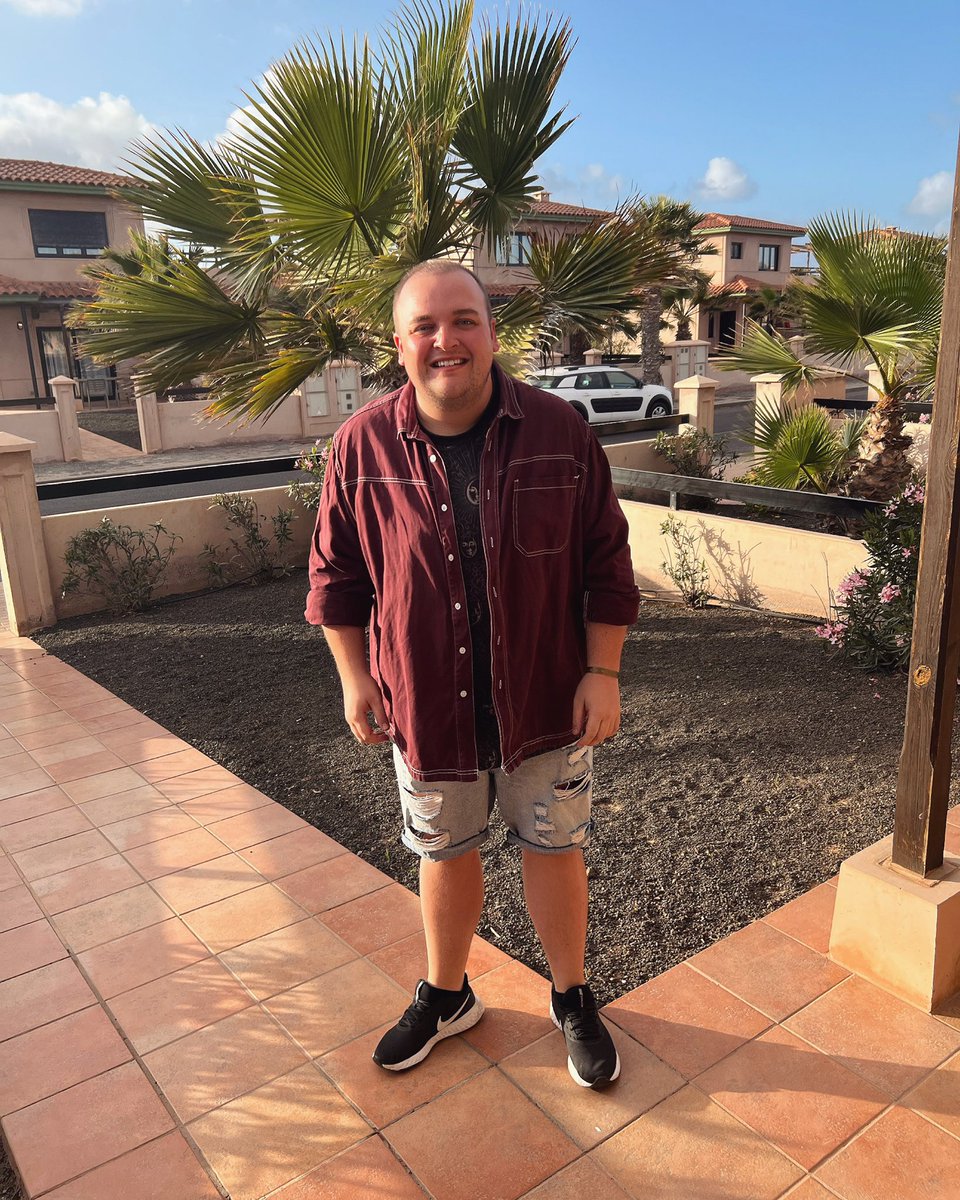 Holiday vibes! ☀️ ⁣
⁣
Hair sold separately… coming soon courtesy of <a href="/DrMateeOfficial/">Dr Matee</a> 💇🏻‍♂️⁣
⁣
#HolidayVibes #HairTransplant