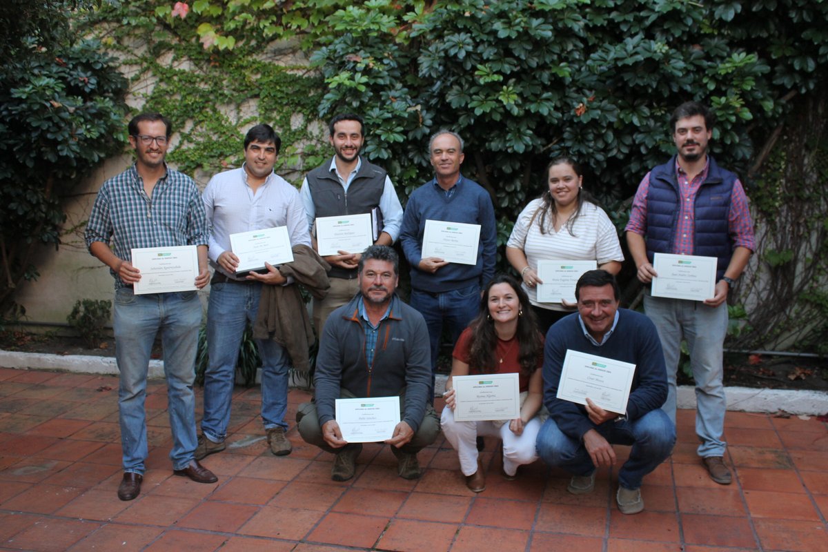 FUCREA's tweet photo. En un hecho sin precedentes en la historia de FUCREA, se entregaron los primeros diplomas de Asesor CREA. 

Se capacitó a más de 80 técnicos CREA y no CREA en 4 grupos, con un total de 36 diplomados.
#creacapacita https://t.co/24qaOv3xVI