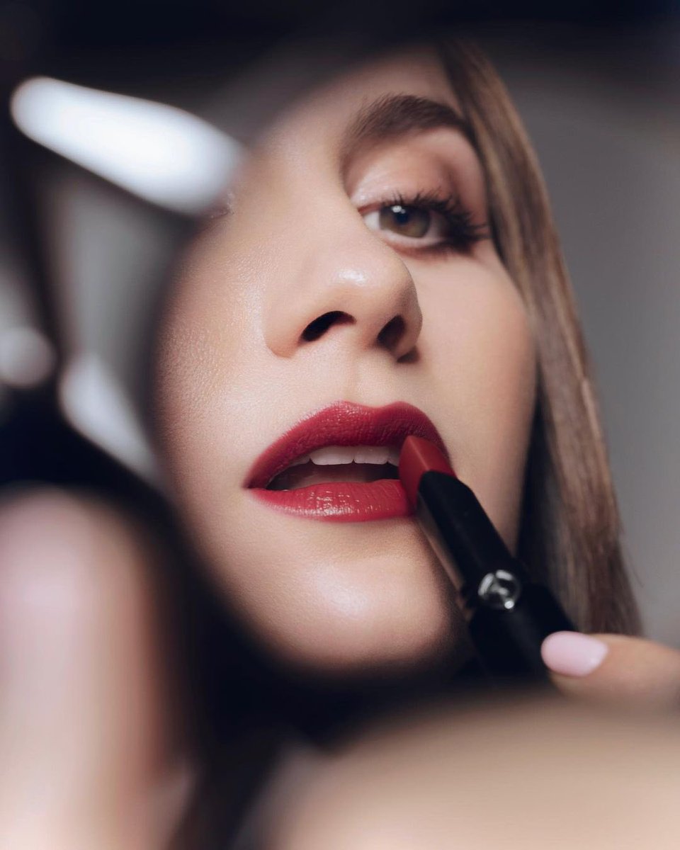 maudefiles's tweet photo. maude apatow for armani beauty https://t.co/d7IwUpXxmh