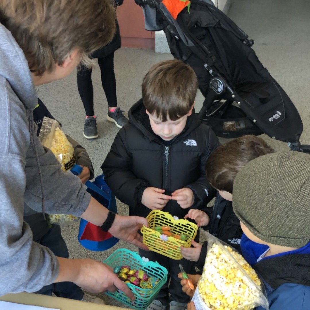 DBFarmersMarket's tweet photo. Thank you to everyone who helped wrap up our 2022 indoor season at our April Farmers Market!

Next up: our 25th Anniversary outdoor season starting May 7th 🎊 https://t.co/sk4wHNi8Td