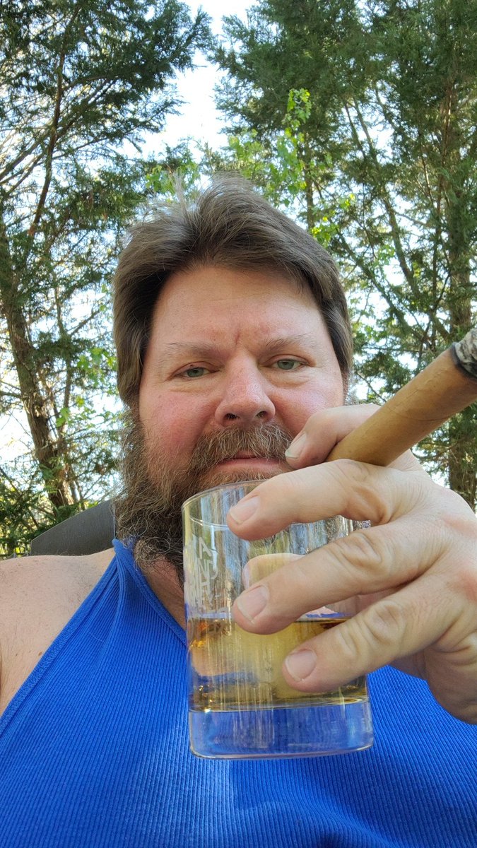 Andyolsen77's tweet photo. 8 year old Bacardi new Acid 20 acres cigar End of the day !! #cigareficinadio #lifetofullest #coolbreez https://t.co/rtjwmVbiBN