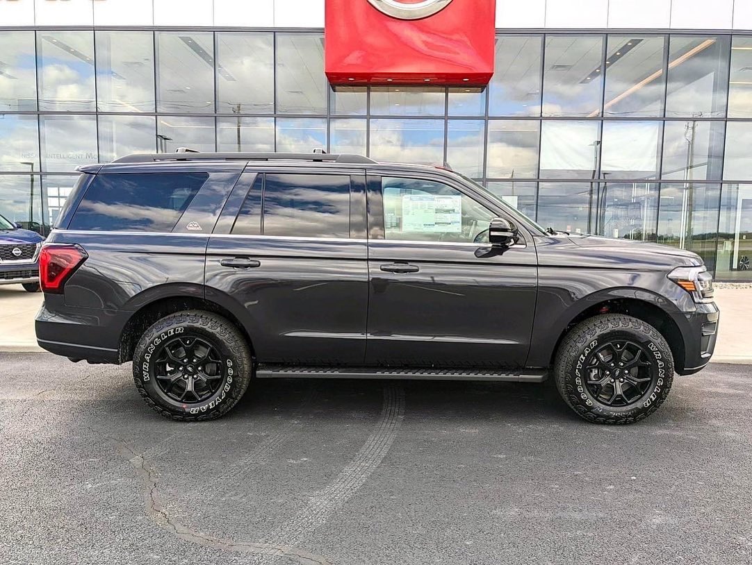 thayerford's tweet photo. We delivered an all-new Ford Explorer Timberline Series today! The most off-road capable Expedition, ever. 🌲 #ThinkThayer #FordExplorer #Timberline https://t.co/fKAEYUQ0W1