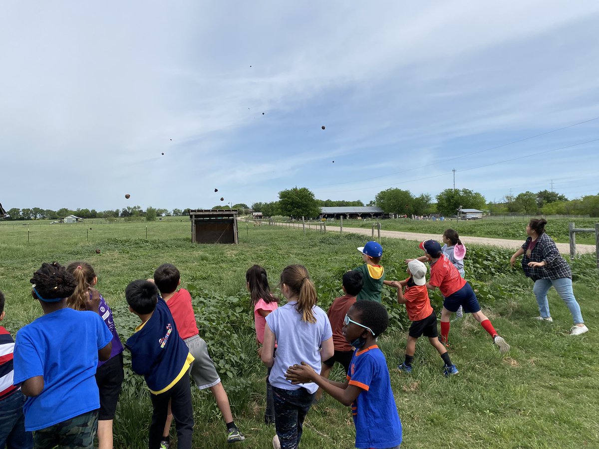 MrsDavisSBE2's tweet photo. Had a wonderful time at the World Hunger Relief Farm yesterday on our field trip! #sbebrightfutures @SouthBosque https://t.co/tLFGB2pdSY
