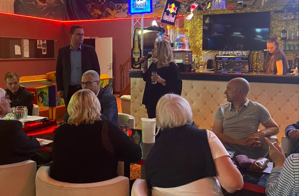 Avec Delphine Mairiaux et les militants de la 8e circo, ce soir à Ozoir.  
#delphinemairiaux #legislatives2022