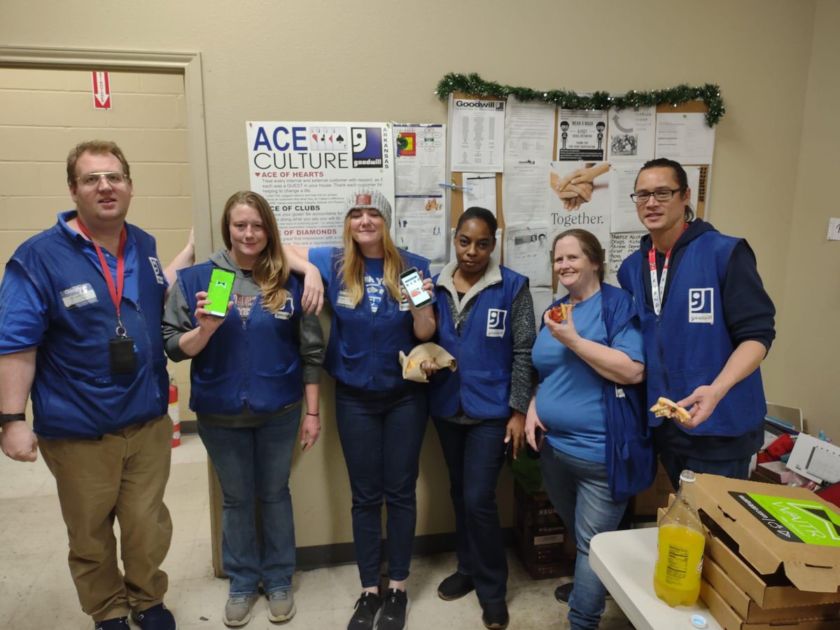 GoodwillAR's tweet photo. Today, the amazing staff at our Fort Smith store enjoyed a special treat 🍕🍕shoutout to #WAITR for spoiling #TeamBlueAR with a pizza party! 💙🤍
@GoodwillAR #ARnews #goodwillhappen #missionminded #wednesdayfeeling #sustainablegood https://t.co/zc59p2m9p2