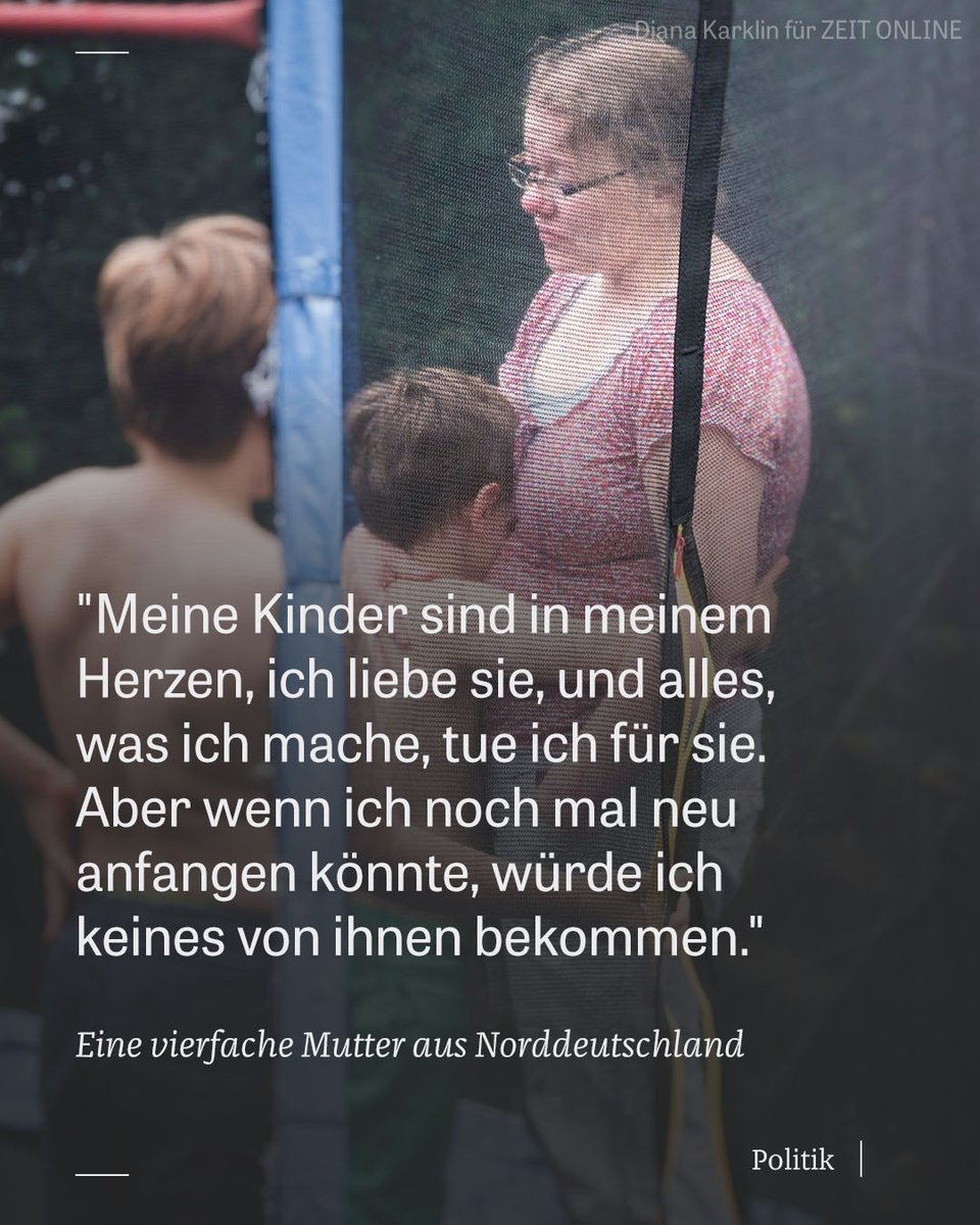 zeitonline's tweet photo. Sie fühlen sich gefangen und getäuscht: Weltweit hat Diana Karklin Frauen porträtiert, die ihre Mutterrolle bereuen. Dann traf sie selbst eine Entscheidung. https://t.co/mLYkZ2pGsi #Abo #RegrettingMotherhood https://t.co/KFefoDwLgN