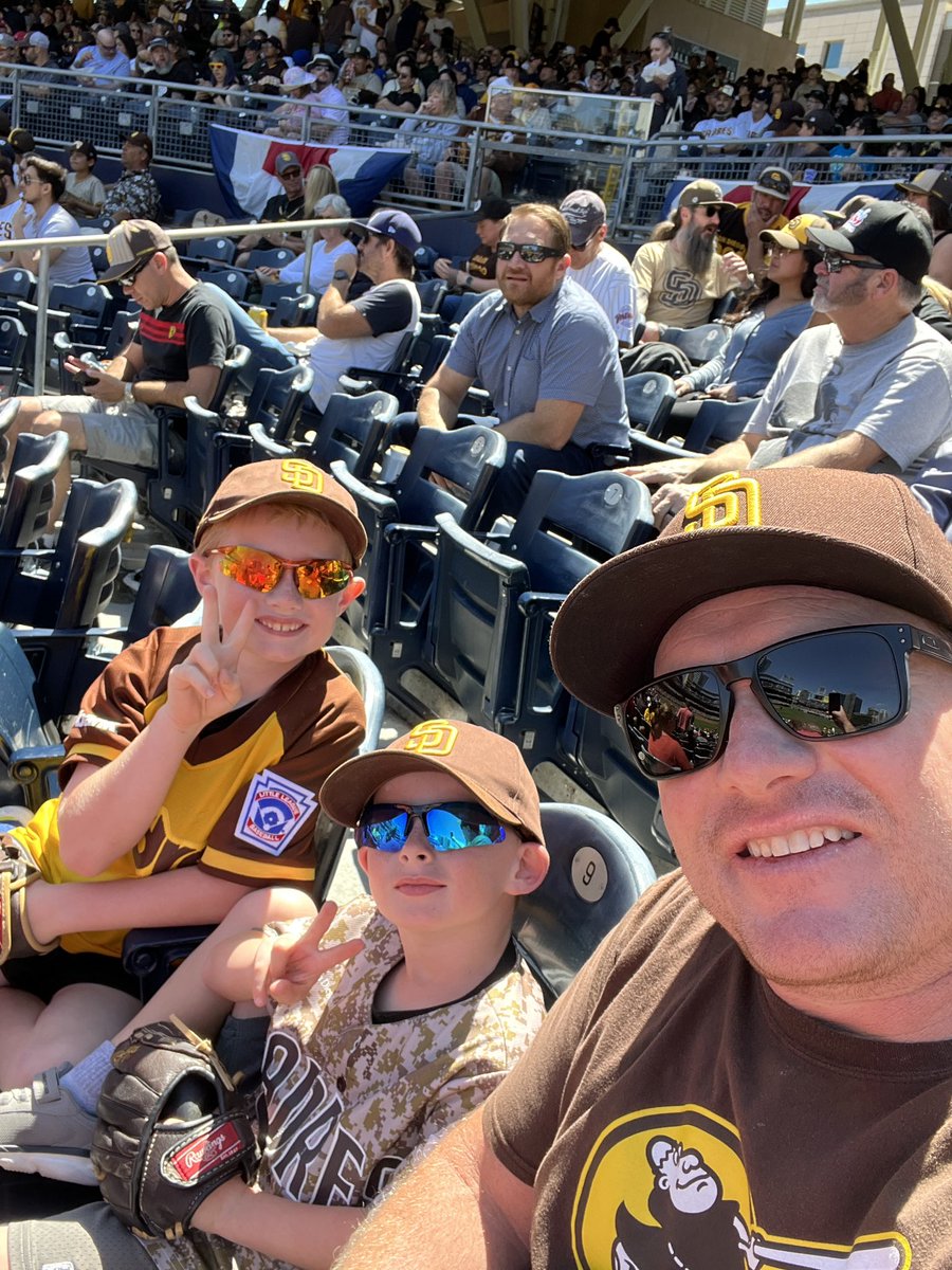 DanSmithRealtor's tweet photo. Go pads! #timetoshine https://t.co/nYhkVAJIoF