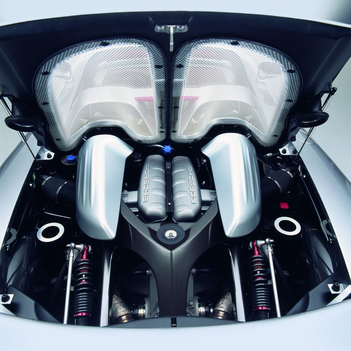 PorscheHellas's tweet photo. Στην εποχή των αυτόματων κιβωτίων, των paddle πίσω από το τιμόνι, των προσθιοκίνητων και των ηλεκτροκίνητων, αυτή η «sport λογική» δεν έχει πια πεδίο εφαρμογής παρά μόνο σε ειδικά αυτοκίνητα.
#PorscheHellas #Porsche #PorscheCarreraGT https://t.co/Dq5xOMoH5S