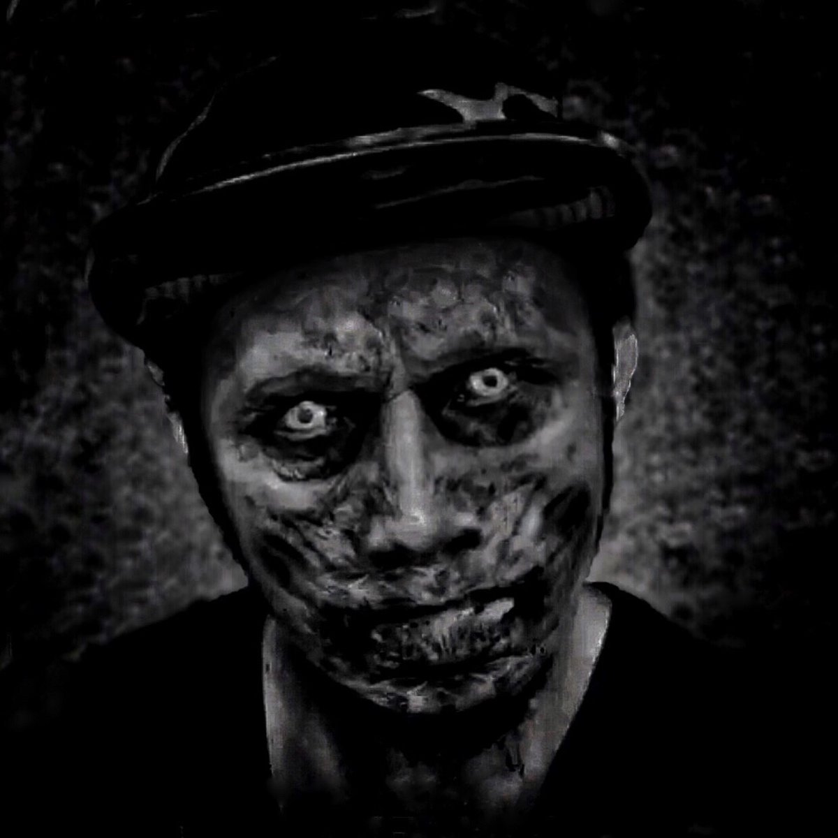 Chapter 1 : Knock Knock Knock

It's behind the door...... 

001 : Original I          0.13 $ETH

1st night : Let me go into the room. It's me. It's me.!!

Story from the Dark. #8mm #filmnoir

opensea.io/assets/0x495f9…