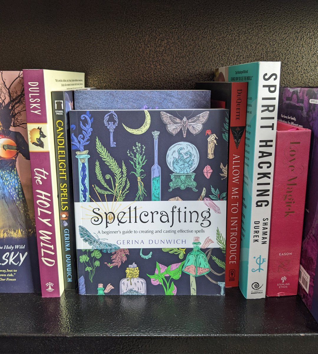 ElhoimLeafar's tweet photo. And... Same day, more awesome people at Barnes & Noble, Union Square, Manhattan, New York. @BNBuzz @weiserbooks #GerinaDunwich #LonMiloDuQuette @thecocowitch @TarotSkeptic #JasonMankey #LauraTempestZacroff @CucinaAurora 🥲😚❤️ https://t.co/K7U18F5CPB