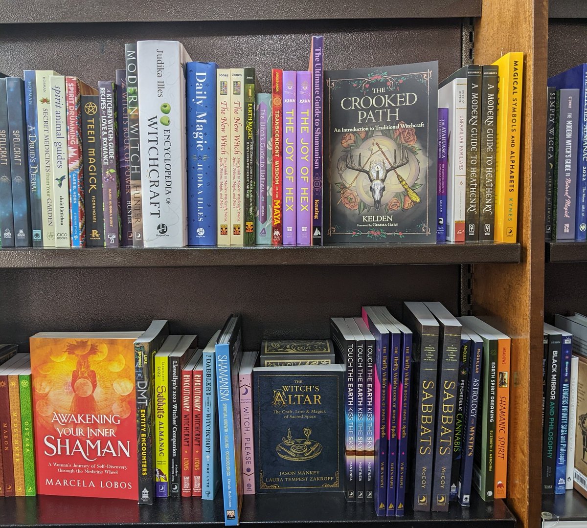 ElhoimLeafar's tweet photo. And... Same day, more awesome people at Barnes & Noble, Union Square, Manhattan, New York. @BNBuzz @weiserbooks #GerinaDunwich #LonMiloDuQuette @thecocowitch @TarotSkeptic #JasonMankey #LauraTempestZacroff @CucinaAurora 🥲😚❤️ https://t.co/K7U18F5CPB