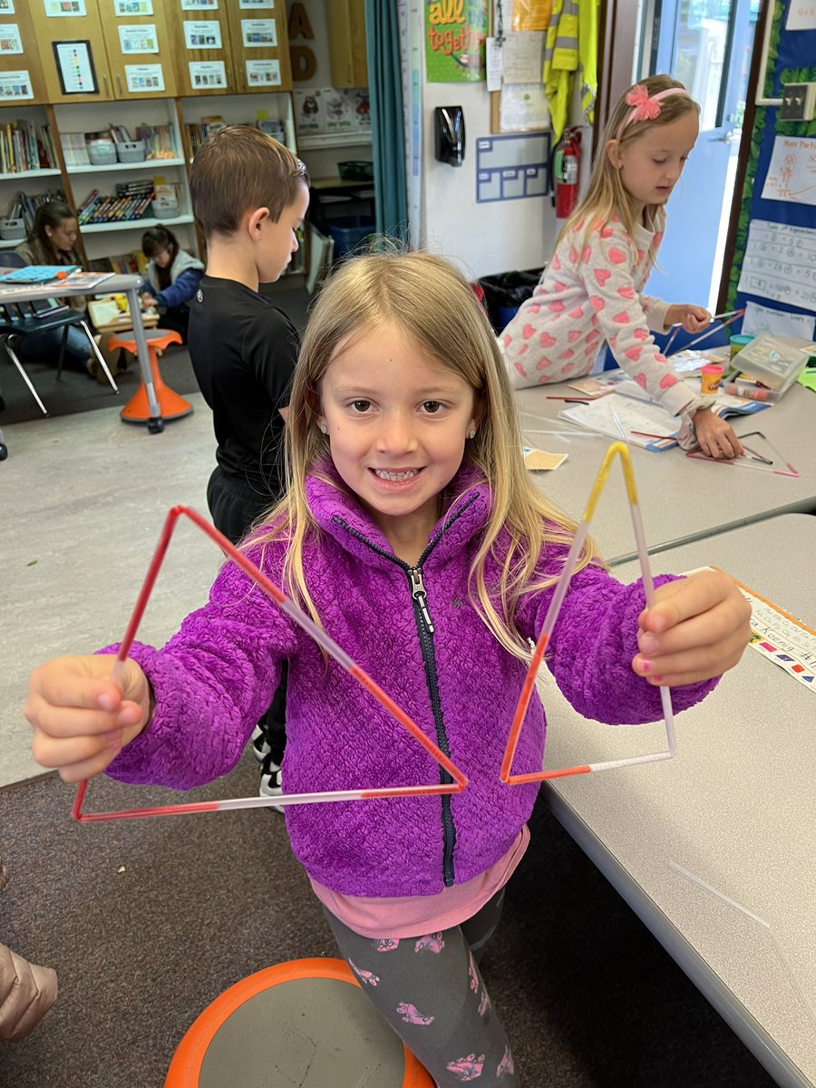 mtracypenngrove's tweet photo. Learning by doing (building) is so much fun! @pennpanthers #petk12 https://t.co/MMBMLybdRO