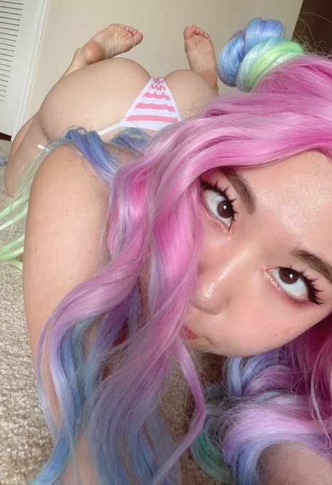 Currently taking simp applications who is interested? 🥴 https://t.co/wxFUFfkZ8c