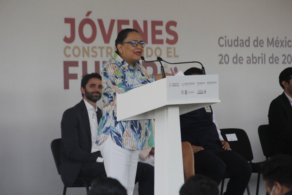 Bety_Olivares's tweet photo. Hoy acompañamos a la Jefa de Gobierno, Dra. @Claudiashein a la instalación de las oficinas móviles del Programa Jóvenes Construyendo el Futuro en la Alcaldía #GAM

Vamos por la juventud, la paz y tranquilidad de las calles y barrios. Las y #LosJóvenesUnenAlBarrio por el bienestar https://t.co/haZI0jEQfq