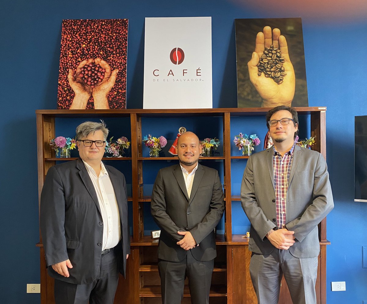 EduardoCardozaM's tweet photo. En la búsqueda de potenciales compradores del #CaféDeElSalvador nos reunimos con @fabricasarosa de la empresa #Feport para promover la venta de nuestro ☕️🇸🇻 en #Argentina https://t.co/LTls2Dyg9E