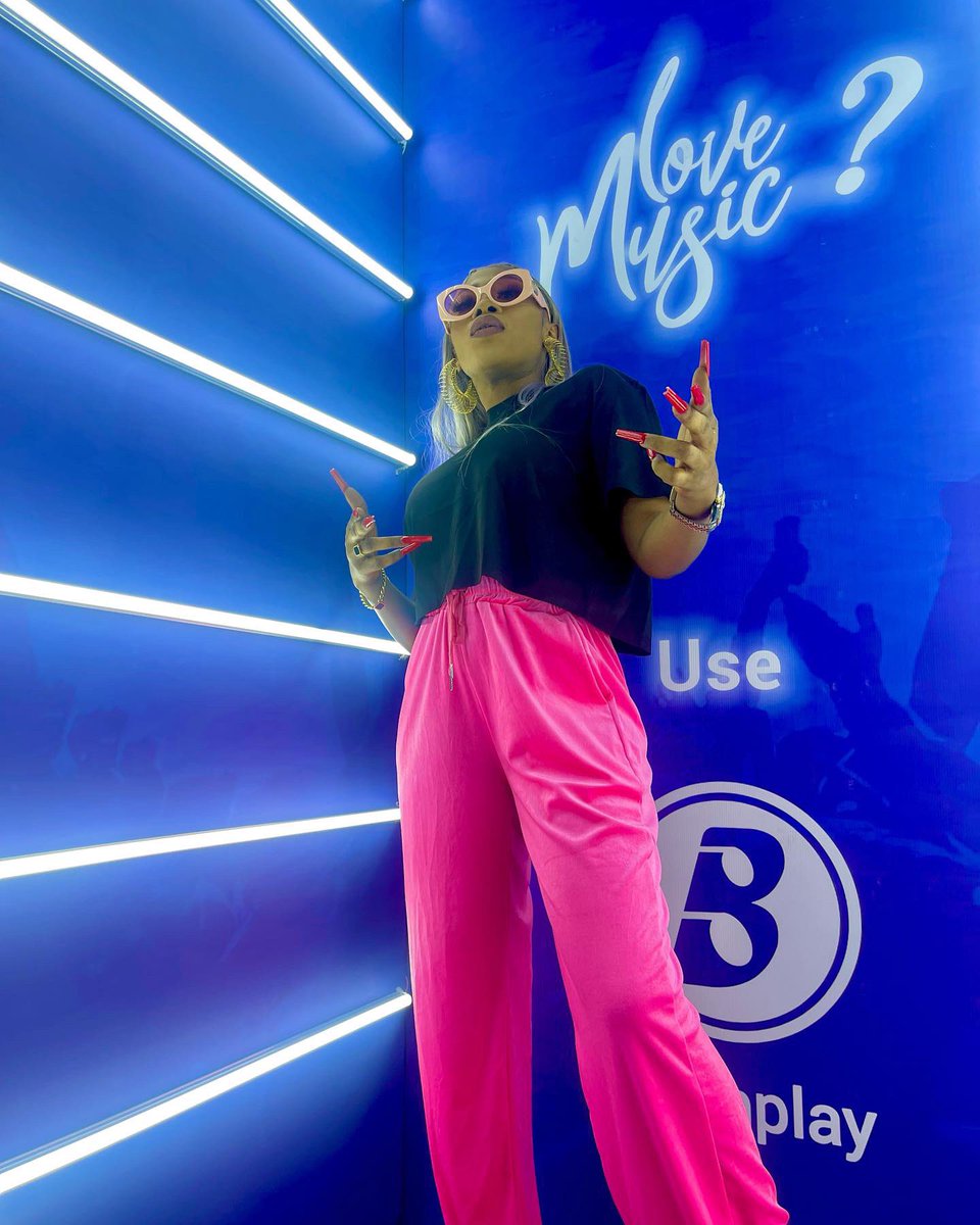 iamlisageorge's tweet photo. Yesterday! I had an amazing time @boomplaymusicng 🥰  watch out for the convoy 🤩🤩 coming soon…..
CALL UPON ME video out now❗️❗️
Link in my bio 🤍🐆
 #calluponme #outnow #new 
#Realgame #Gazapressure #Energy #gazaep #vibe #viral #queen #enerygoodness #soundgod #freestyle https://t.co/Di5bX2Bgyp