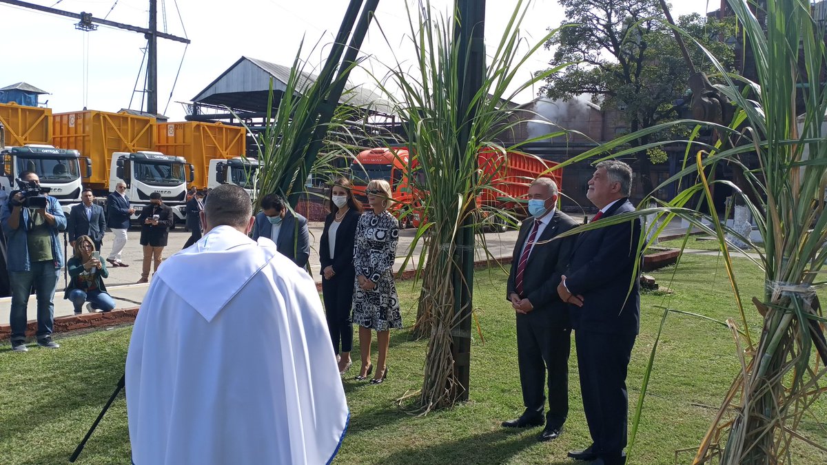 losbalcanestuc's tweet photo. Inicio de la zafra 2022 en el ingenio La Florida, el gobernador Osvaldo Jaldo, el Pte. de la Cía. Azucarera Los Balcanes, Jorge Rocchia Ferro; la directora, Catalina Lonac y la presidenta de Bioenergética La Florida, Catalina Rocchia Ferro,  (sigue) https://t.co/QucmEKjHMT