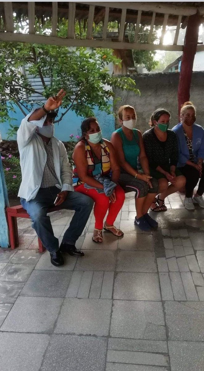 Fructífero intercambio en la preparación de cuadros y reservas de la UEB 611 del municipio de Bartolomé Masó.
#mayoristaalimentosgranma
<a href="/BetsyDazVelzqu2/">Betsy Díaz Velázquez</a> <a href="/GrupoAlimentos/">Grupo de Alimentos</a> <a href="/lara_coba/">Dennys Lara Coba</a> <a href="/rosa_cedeo1/">Rosa Irene Cedeño Álvarez</a> <a href="/QuintanaRuver/">Ruver Quintana</a> @LorenzoBaldoqu2