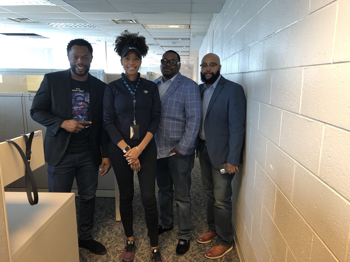 _VRH_'s tweet image. Dialing for dollars at todays Retail Blitz Training #teamwork #makingwaves #lifeatATT    @NyzioChris @ralford8764 @Ang_Rutherford1 @TheoAlexander11 @MikeHar52422705 @WalegaMatt @trgergis