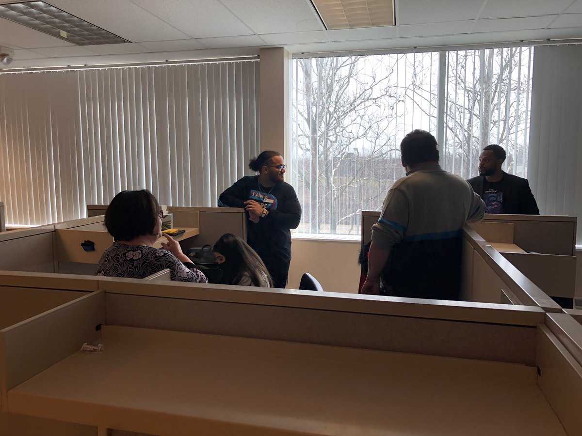 _VRH_'s tweet image. Dialing for dollars at todays Retail Blitz Training #teamwork #makingwaves #lifeatATT    @NyzioChris @ralford8764 @Ang_Rutherford1 @TheoAlexander11 @MikeHar52422705 @WalegaMatt @trgergis