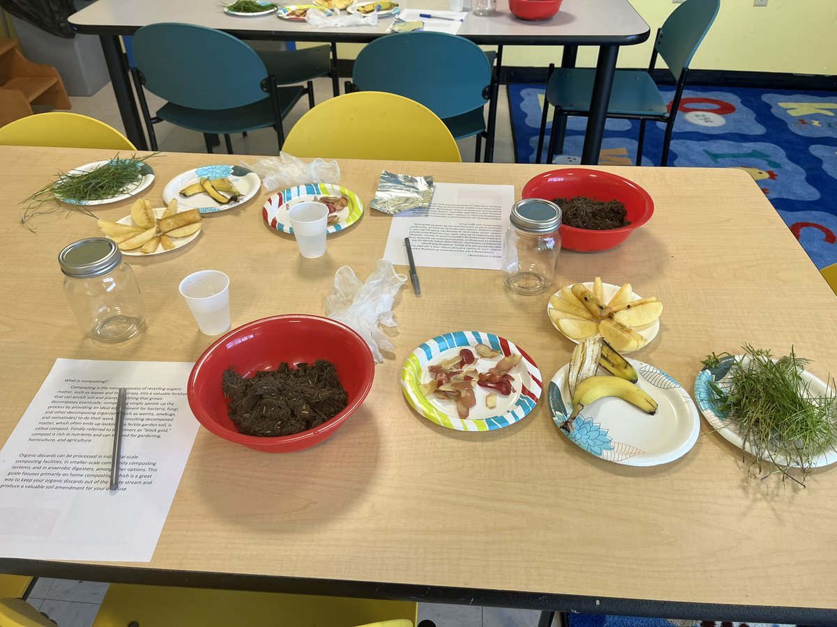 My #tweens and #teens had a fun time with making compost mason jar in the #STEAM program I had at my library. Happy (early) #EarthDay2022! #librarytwitter #YA