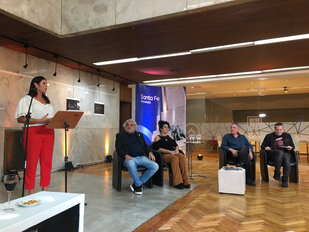 CasadeSantaFeOK's tweet photo. @Candelariagdp dando la bienvenida al panel de @barullorevista @Sietecase https://t.co/lfiBdaxmcY