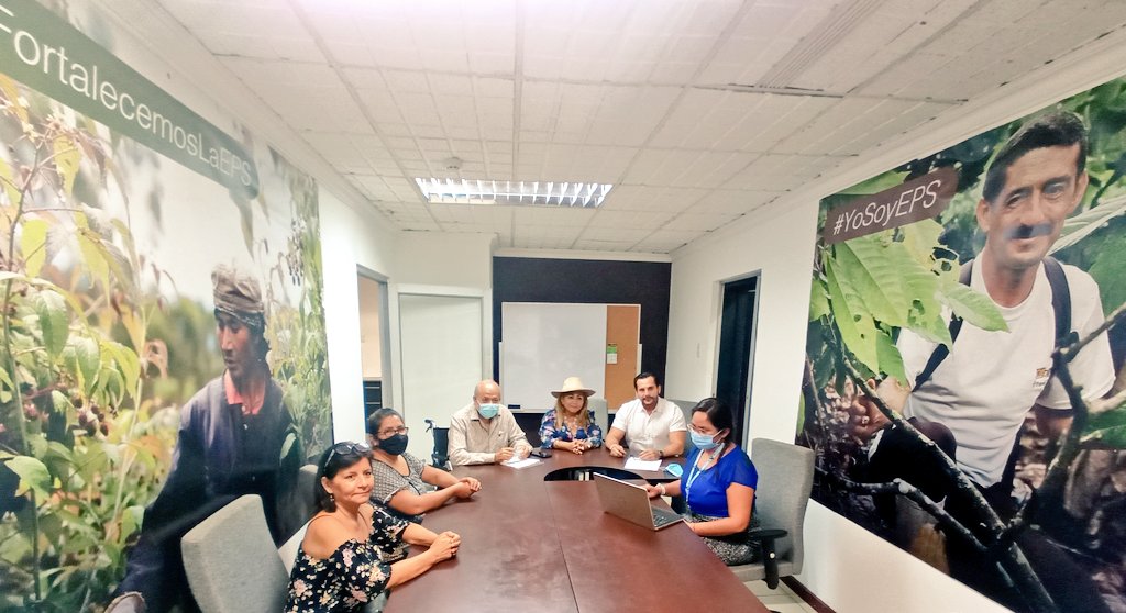 leo_mosqueraa's tweet photo. Tuve una reunión con representantes de #Fedarteg para tratar el sobre el Programa "Hilando Ecuador" con el objetivo de reactivar la economía del país en beneficio de las OEPS #JuntosLoLogramos #SomosEPS https://t.co/M2ALYo38Wq