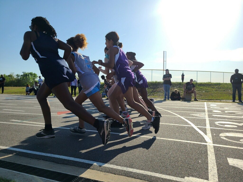 NRMSRavens's tweet photo. NRMS with the win for girls 800 meter! https://t.co/SMnt2eyMyd