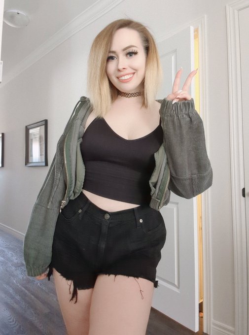 Watch Rey 🐉's leaked NSFW photo on TwXstars