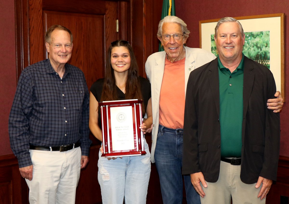 DroverAthletics's tweet photo. CONGRATS to Hannah Price &amp; Cameron Hines for earning the 2022 Bill &amp; Pat Smith Scholar-Athlete Award!🏆

The award is presented each year to a senior that is an exemplary student-athlete on the field of play, in the classroom, and in the community.

#DroverDUB x #DroverNation🐎 https://t.co/dtW7HJOSqN