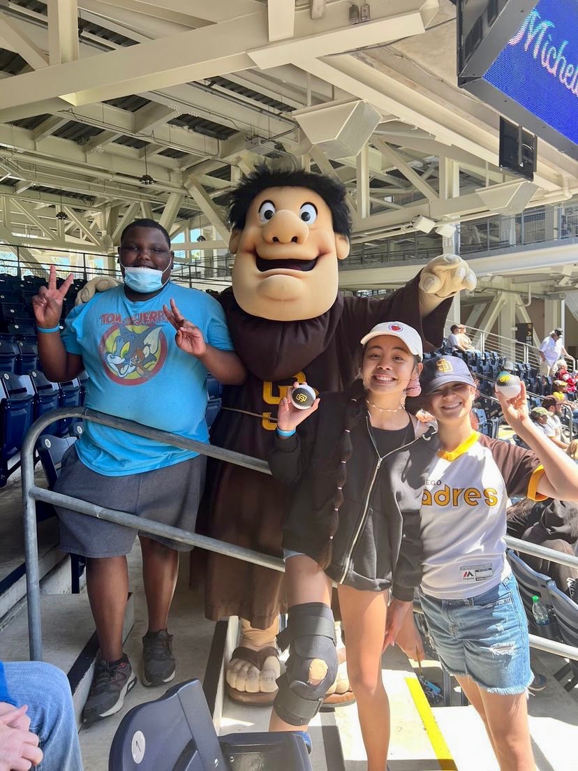 Look who caught a ball! #TimeToShine <a href="/Padres/">San Diego Padres</a> ⚾️