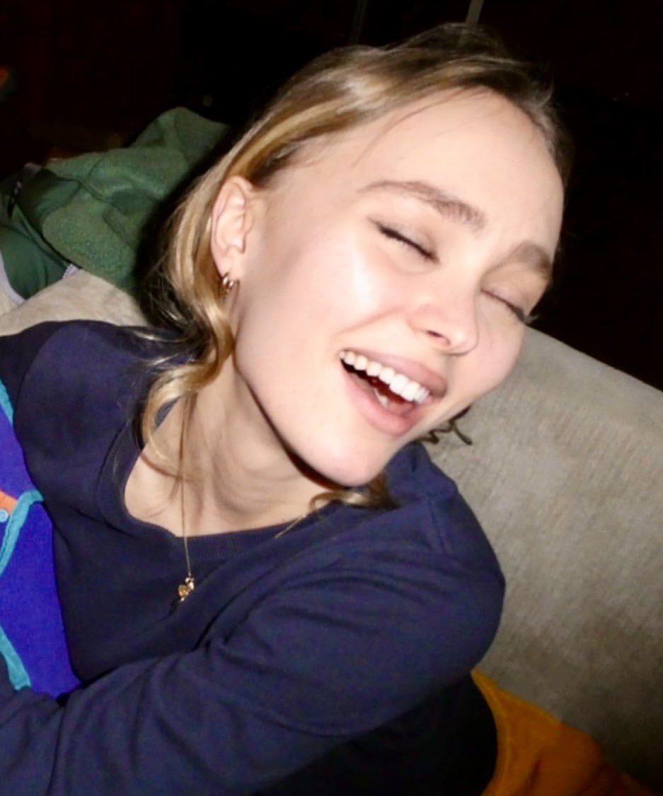 UpdatesLilyRose tweet picture