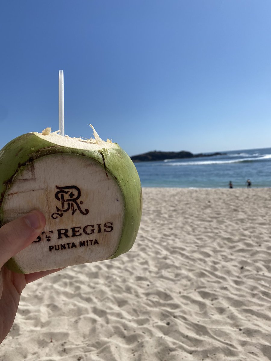 CBran10's tweet photo. Nothing wrong with a novelty drink @PFTCommenter https://t.co/gC3OzTbCGh